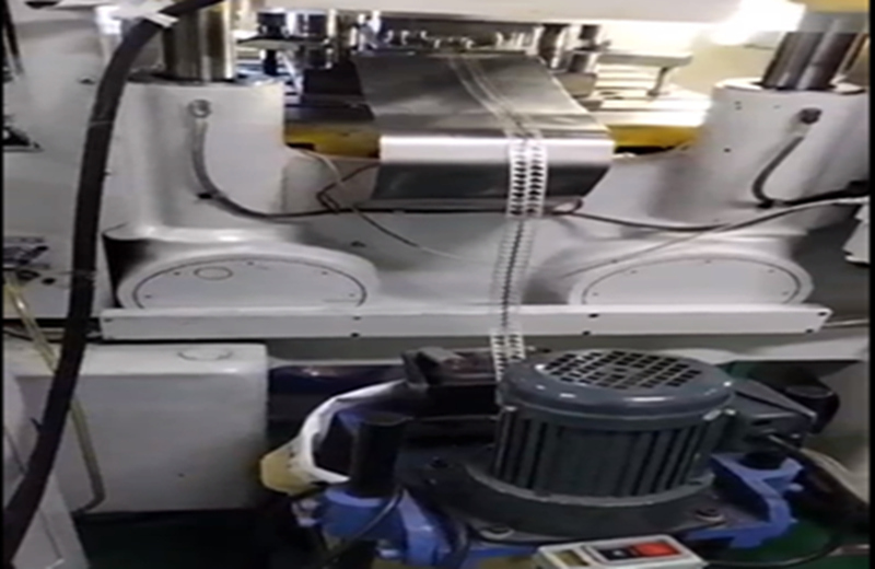 Видео штамповки одиночных электрических клемм
