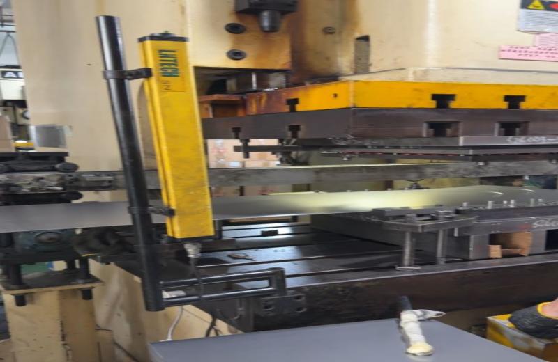 Left and Right Side Panels